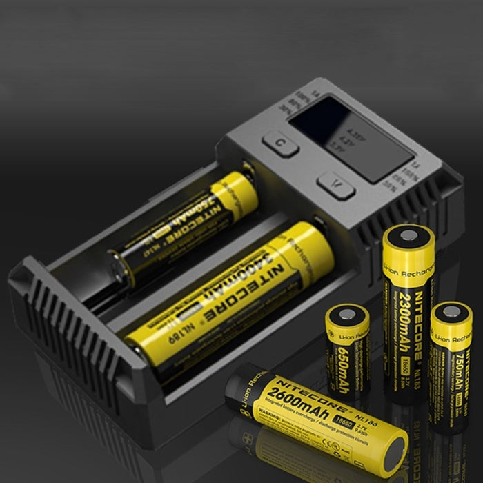 Nitecore NUOVO i2 Intelligent Digi Caricabatterie Intelligente con indicatore LED per batterie 14500, 16340 (RCR123), 18650, 22650, 26650, Ni-MH e Ni-Cd (AA, AAA), NEW i2