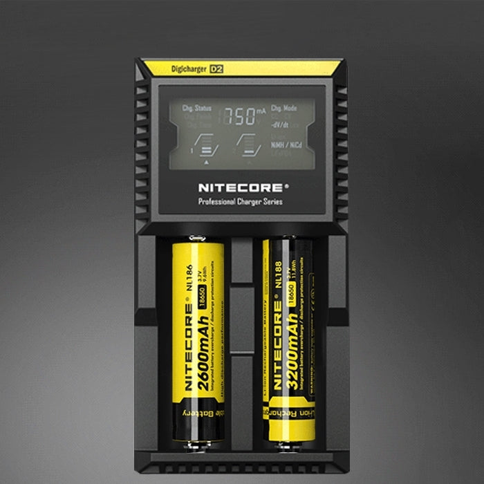 Nitecore D2 Caricabatterie intelligente Digi intelligente con indicatore LED per batterie 14500, 16340 (RCR123), 18650, 22650, 26650, Ni-MH e Ni-Cd (AA, AAA), D2