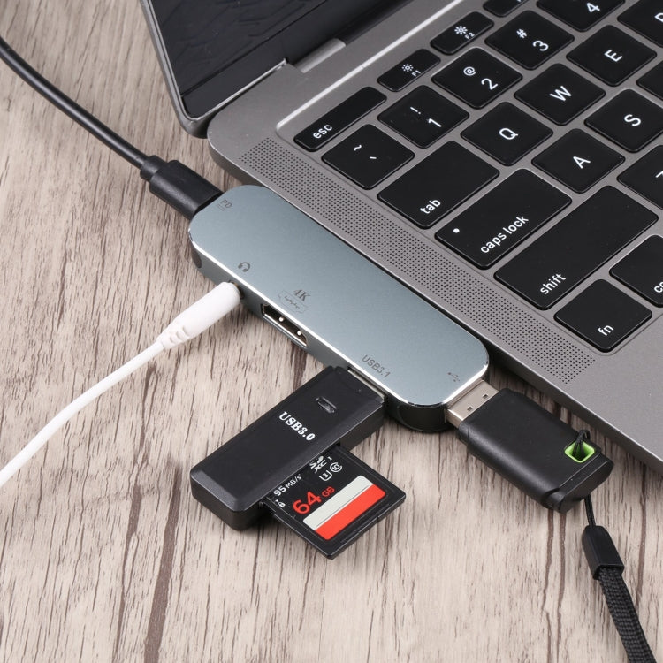 Adattatore USB-C 5 in 1 con HDMI 4K e ricarica PD
