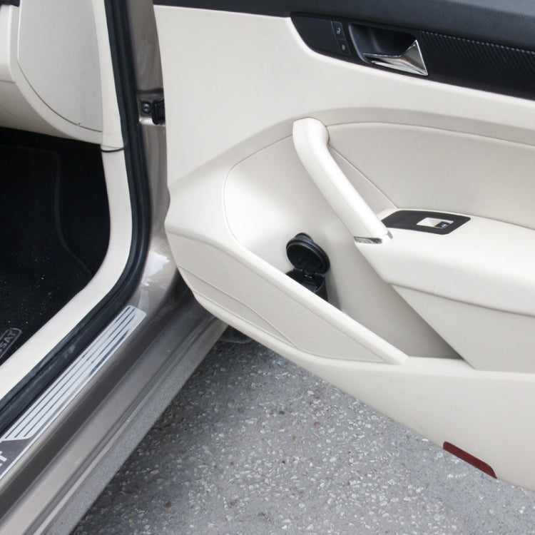 Posacenere per auto portatile, dimensioni: 6,9x6,9x10 cm, Portable Car Ashtray