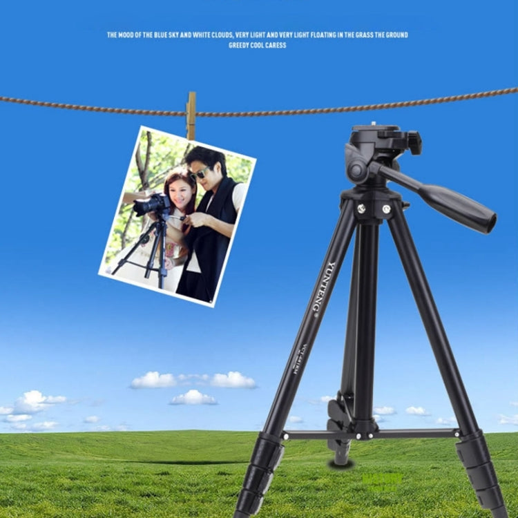 YUNTENG VCT-681 Treppiede per fotocamere reflex/micro-reflex/fotocamere digitali da 138 cm, gambe pieghevoli in alluminio a 4 sezioni, adatto per Canon/Nikon/Panasonic/Pentax/Casio/Sony/Fuji (capacità di carico: 3 kg)