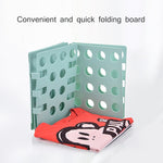 Stoccaggio per lavanderia in plastica durevole Piega scaffali per abbigliamento unici Strumenti per organizzare la scheda impilati, consegna colore casuale, dimensioni espandibili: 66 * 57 cm, 2317