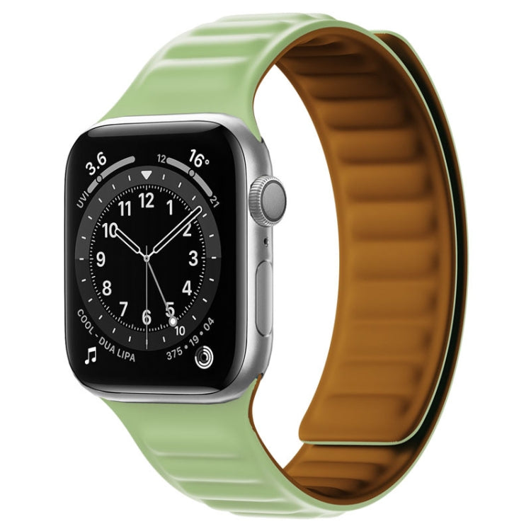 Cinturino in silicone con cinturino magnetico per Apple Watch Series, 7 45mm / 6&SE&5&4 44mm / 3&2&1 42mm