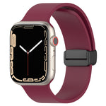 Cinturino per orologio in silicone liscio con fibbia nera magnetica, For Apple Watch Series 8&7 41mm