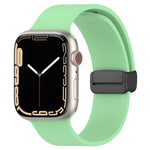 Cinturino per orologio in silicone liscio con fibbia nera magnetica, For Apple Watch Series 8&7 41mm