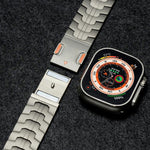 Cinturino per orologio Iron Man in metallo di titanio magnetico, For Apple Watch 46mm / 49mm / 45mm / 44mm