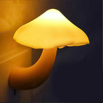 Lampada a risparmio energetico a LED a forma di mini fungo Luce notturna a forma di fungo per bambini nella cameretta dei bambini, spina europea, EU Plug