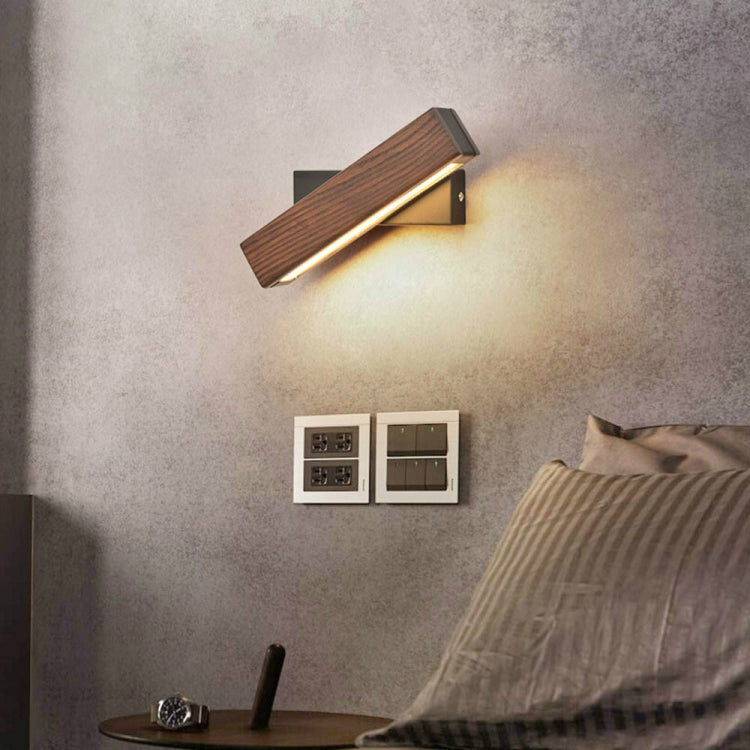Semplice lampada da parete girevole per camera da letto sul comodino. Luce notturna calda, 21cm, 31cm