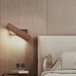 Semplice lampada da parete girevole per camera da letto sul comodino. Luce notturna calda, 21cm, 31cm