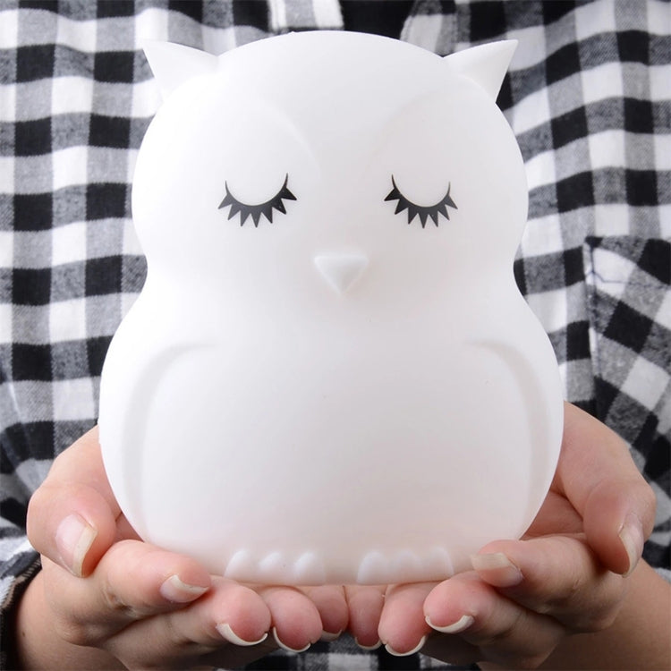 Simpatico gufo cartone animato colorato lampada a LED creativo silicone luce notturna lampada giocattolo per bambini decorazione della camera da letto luce di ricarica USB