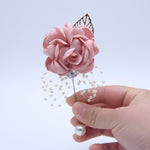 Accessori per cappotti con spilla di perle e fiori di stoffa