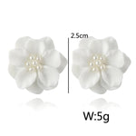 2 orecchini a cerchio con ciondolo di perle di fiori bianchi adorabili