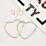 Set di orecchini a cerchio a forma di cuore d'amore in metallo semplice moda donna