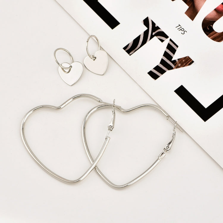Set di orecchini a cerchio a forma di cuore d'amore in metallo semplice moda donna