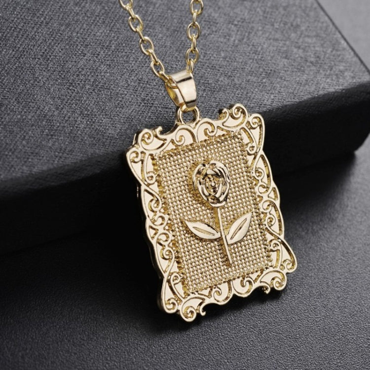 Collana geometrica con rosa quadrata e catena clavicola