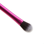 Il pennello per trucco con tubo in alluminio rosa evidenzia il pennello per ombretto