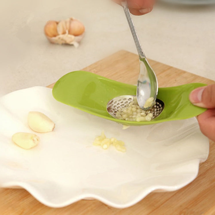 Spremiaglio manuale per uso domestico a forma di arco in acciaio inossidabile multifunzionale da 2 pezzi, consegna a colori casuale, Garlic Crusher