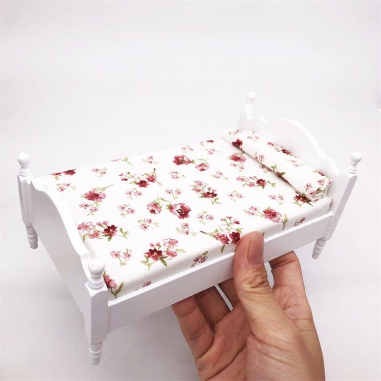 Letto singolo bianco in legno 1:12 per casa delle bambole
