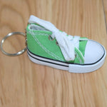 Ciondolo portachiavi sneaker con mini scarpe di tela da 2 pezzi