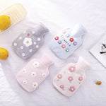 Scaldamani per acqua calda con borsa per acqua calda in peluche con fiori di cartone animato