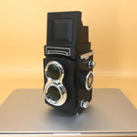 Modello di fotocamera reflex doppia Modello di fotocamera portatile con decorazioni di oggetti di scena retrò