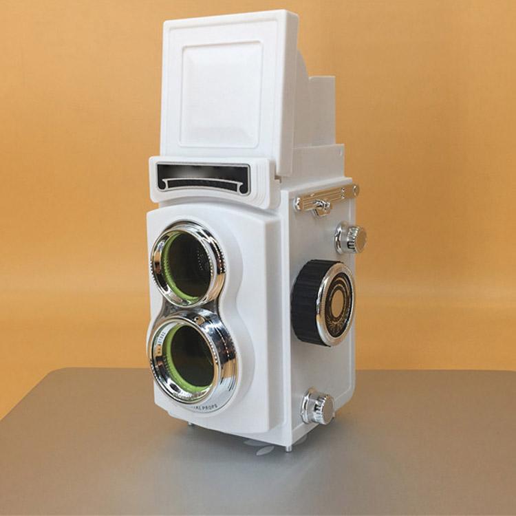 Modello di fotocamera reflex doppia Modello di fotocamera portatile con decorazioni di oggetti di scena retrò