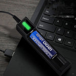 Caricabatterie USB singolo per batterie 18650 con torcia