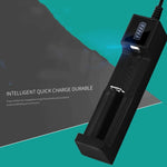 Caricabatterie USB singolo per batterie 18650 con torcia