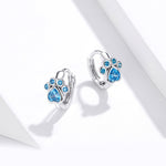 Orecchini semplici con zirconi in argento sterling con stampa zampa di gatto, SCE670