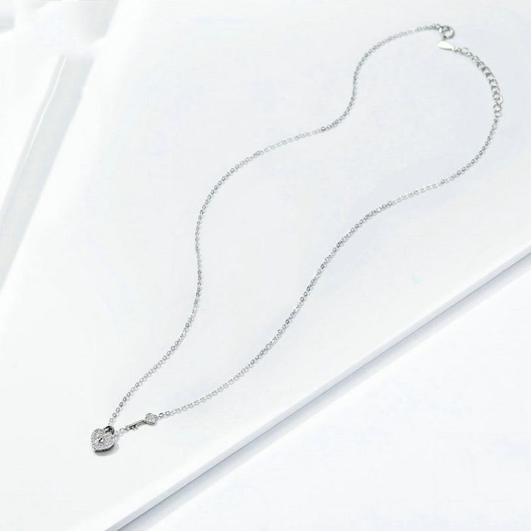 Collana con serratura a cuore placcata in platino in argento sterling S925 per ragazze, gioielli con chiave in zircone intarsiato bianco, SCN315