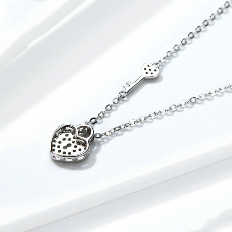 Collana con serratura a cuore placcata in platino in argento sterling S925 per ragazze, gioielli con chiave in zircone intarsiato bianco, SCN315