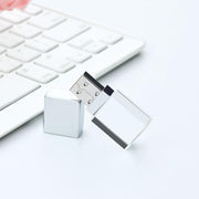 Chiavetta USB USB 2.0 con emissione di luce flash in cristallo da 2 pezzi, 8G (200 Music + 80 MV), 16G (1000 Music + 110 MV), 32G (1000 Music + 300 MV)