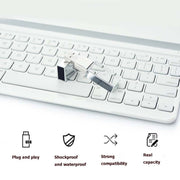 Chiavetta USB USB 2.0 con emissione di luce flash in cristallo da 2 pezzi, 8G (200 Music + 80 MV), 16G (1000 Music + 110 MV), 32G (1000 Music + 300 MV)