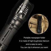 Mini torcia LED T02 con zoom telescopico e clip