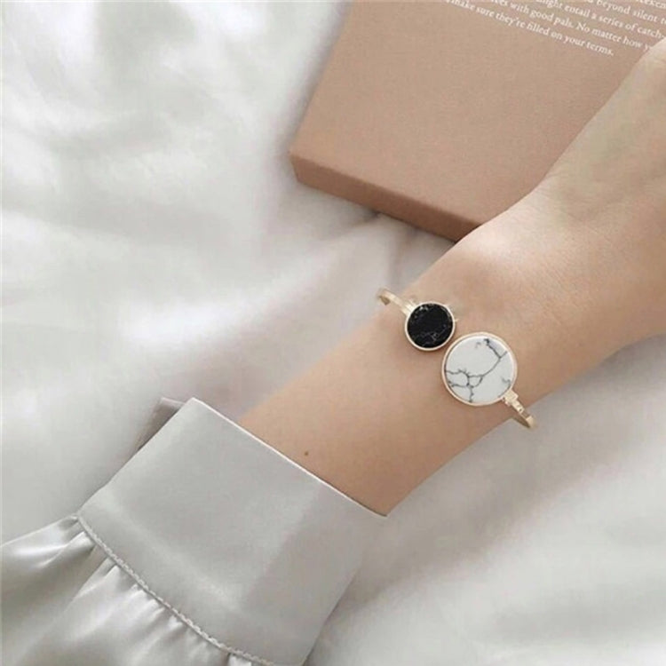 Bracciale rigido geometrico rotondo in pietra di marmo finto Bracciale rigido con polsino circolare in oro