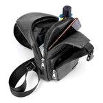 Borsa a tracolla singola da uomo in pelle PU impermeabile per il tempo libero con porta di ricarica USB e foro per le cuffie