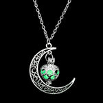 Gioielli da donna con collana di ciondoli con gemme luminose e luna splendente