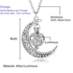 Gioielli da donna con collana di ciondoli con gemme luminose e luna splendente