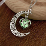 Gioielli da donna con collana di ciondoli con gemme luminose e luna splendente