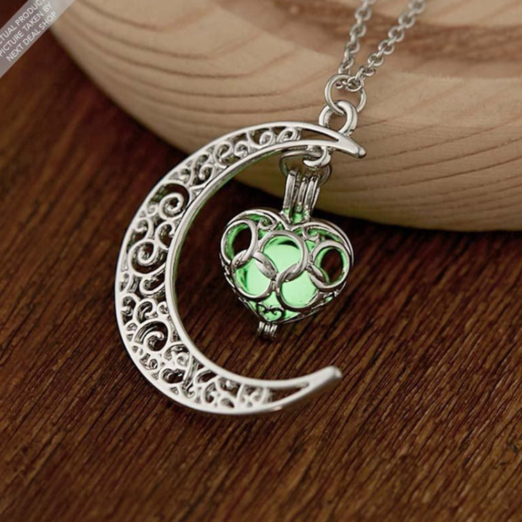 Gioielli da donna con collana di ciondoli con gemme luminose e luna splendente