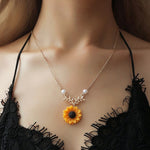 Delicata collana con ciondolo girasole Collana da donna con perle imitazione creativa