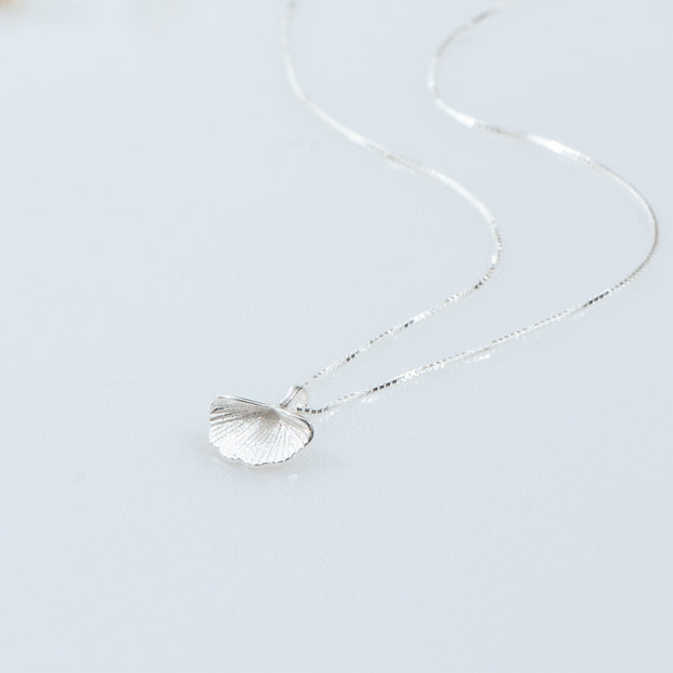 Collana con ciondolo foglia di ginkgo in argento sterling S925