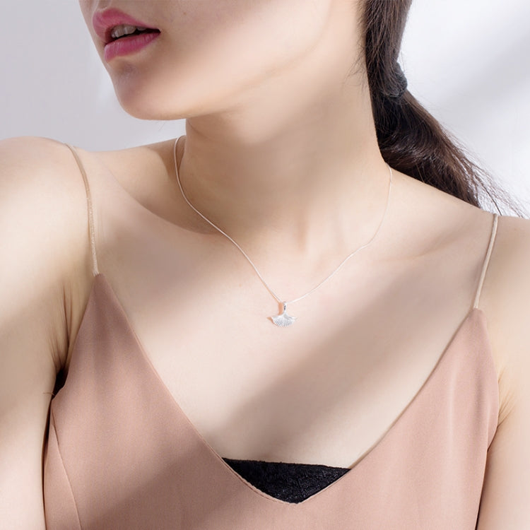 Collana con ciondolo foglia di ginkgo in argento sterling S925