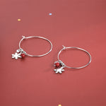 Orecchini natalizi con orecchini a forma di fiocco di neve con palla rossa e diamanti scintillanti in argento sterling S925