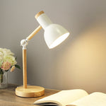 Lampada da scrivania con paralume in ferro e base in legno