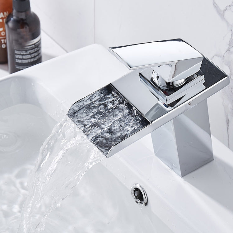 Rubinetto a cascata per bagno con rubinetto per acqua calda e fredda a tre luci a LED. Spina CN