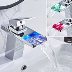 Rubinetto a cascata per bagno con rubinetto per acqua calda e fredda a tre luci a LED. Spina CN