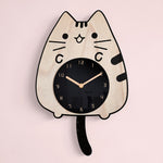 Orologi da cartone animato in legno Decorazione per la casa Soggiorno Gatto scodinzolante Orologio da parete oscillante, Cat Wagging Tail Wooden Clock