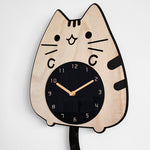 Orologi da cartone animato in legno Decorazione per la casa Soggiorno Gatto scodinzolante Orologio da parete oscillante, Cat Wagging Tail Wooden Clock