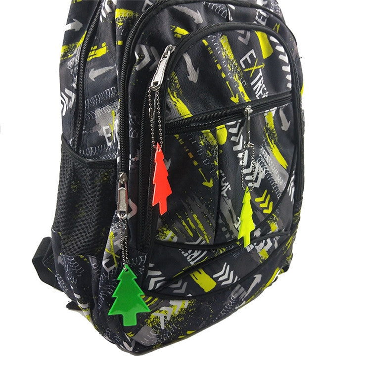 Ciondolo riflettente in PVC stile albero di Natale da 15 pezzi Portachiavi riflettente per la sicurezza del traffico notturno all'aperto Consegna colore casuale, Christmas Tree Style Keychain